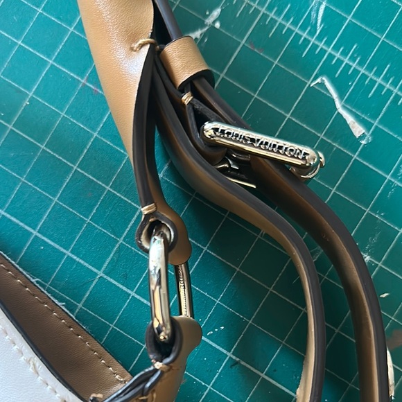 👑 Louis Vuitton White and Tan Minimalist Shoulder Bag (bucket bag) - Picture 10 of 11